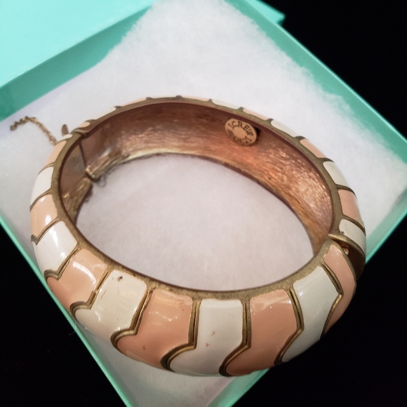 Hinged cuff bracelet - Picture 1 of 1